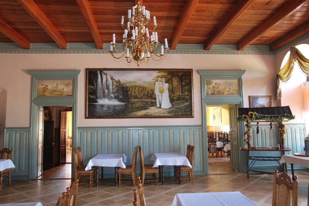 Palac W Czyzowie Szlacheckim Czyzow Szlachecki Extérieur photo