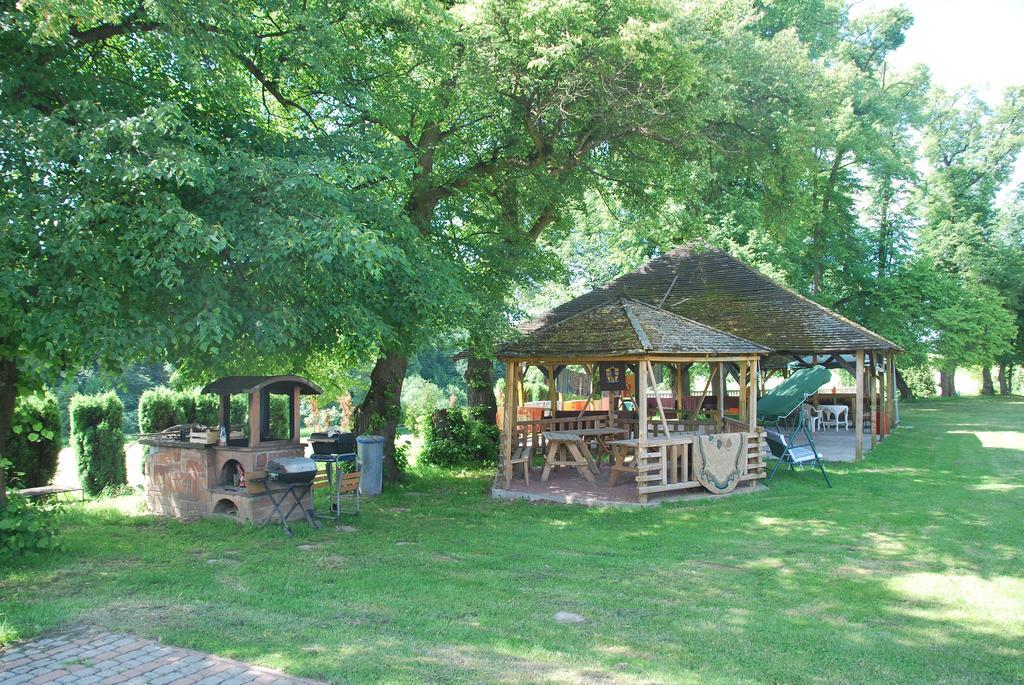 Palac W Czyzowie Szlacheckim Czyzow Szlachecki Extérieur photo